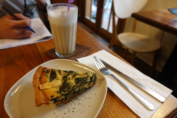 picnic野餐咖啡：(胖樺食記)公館商圈溫州街推薦不限時咖啡廳” picnic野餐咖啡”/有WIFI/有插頭/不收一成服務費/鹹派好吃