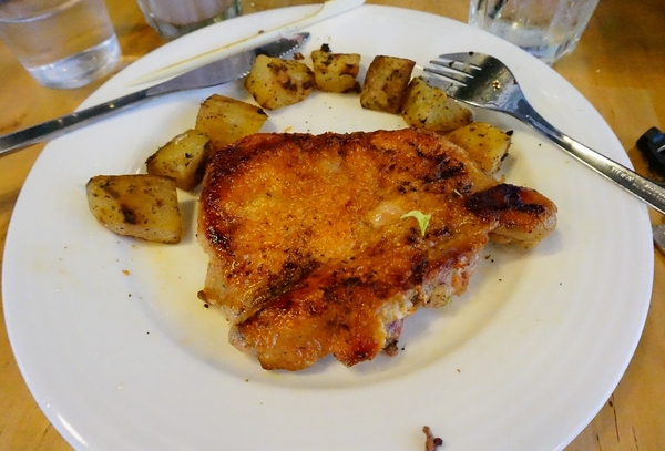 MOI Brunch House：【桃園】Moi the diner-『忘了熱量大口咬漢堡吧!  』