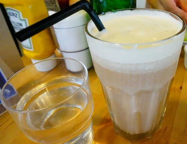 MOI Brunch House：【桃園】Moi the diner-『忘了熱量大口咬漢堡吧!  』