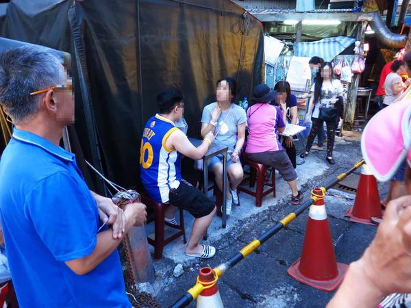 【板橋美食】好味道臭豆腐-等超過1小時才能吃到的排隊美食