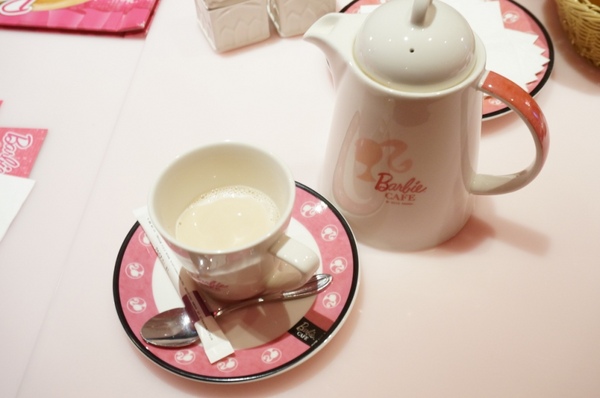Barbie Cafe:『邀約』尖叫吧~女孩!!夢幻粉紅芭比咖啡Barbie Cafe【台北/東區】