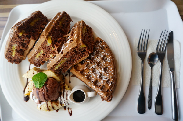 布朗迪庭園餐廳:【台北.捷運劍潭站】布朗迪咖啡館-『澎湃美味鬆餅+平價中西式餐點』