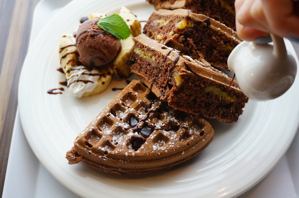 布朗迪庭園餐廳:【台北.捷運劍潭站】布朗迪咖啡館-『澎湃美味鬆餅+平價中西式餐點』