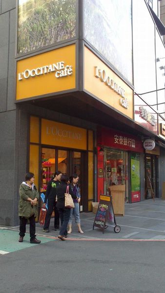 555301_714482678570534_725877631_n