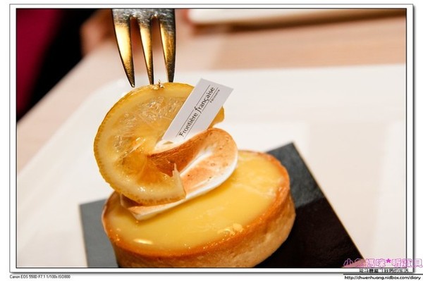 邊境法式點心坊Frontière française Pâtisserie:【美食♥花蓮】☼邊境法式點心坊☼亮黃酸甜的檸檬塔/夢幻金莎風味之金色碎片 ♥♥
