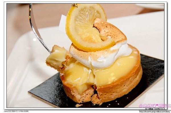 邊境法式點心坊Frontière française Pâtisserie:【美食♥花蓮】☼邊境法式點心坊☼亮黃酸甜的檸檬塔/夢幻金莎風味之金色碎片 ♥♥