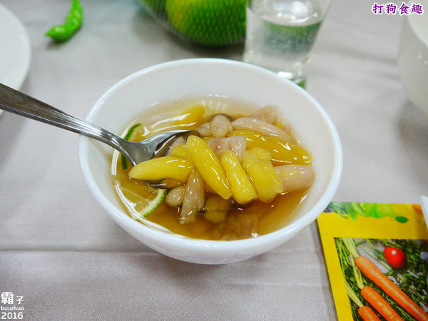 高雄物產館(蓮潭旗艦店)：高雄物產館，打狗食趣玩味高雄，當季食材入菜的歡樂廚藝教室。
