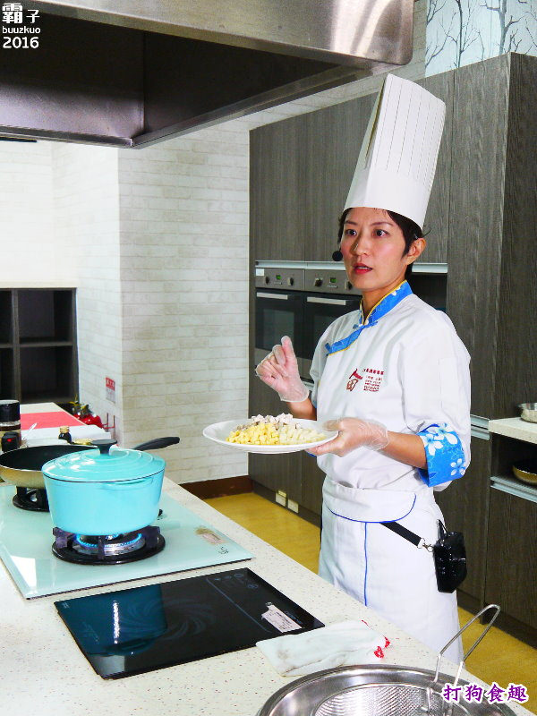 高雄物產館(蓮潭旗艦店)：高雄物產館，打狗食趣玩味高雄，當季食材入菜的歡樂廚藝教室。