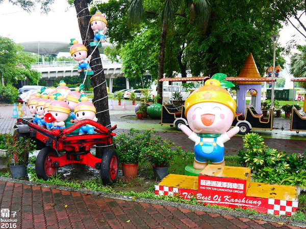 高雄物產館(蓮潭旗艦店)：高雄物產館，打狗食趣玩味高雄，當季食材入菜的歡樂廚藝教室。