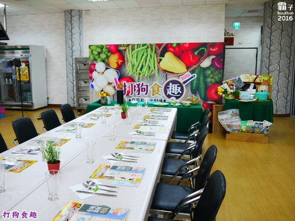 高雄物產館(蓮潭旗艦店)：高雄物產館，打狗食趣玩味高雄，當季食材入菜的歡樂廚藝教室。