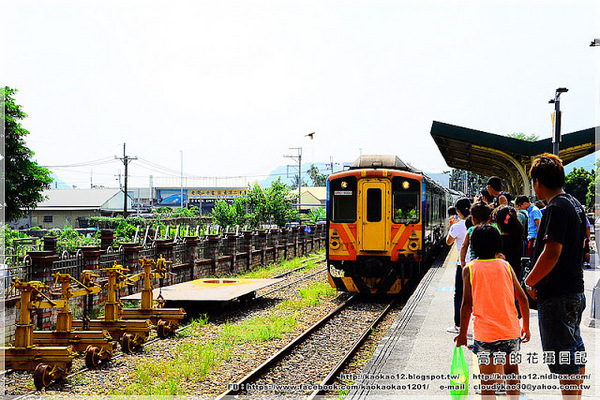 集集驛站遊客中心：【南投】集集鎮。集集車站 集集驛站遊客中心 集集火車票餅 竹筍香腸 香蕉酥