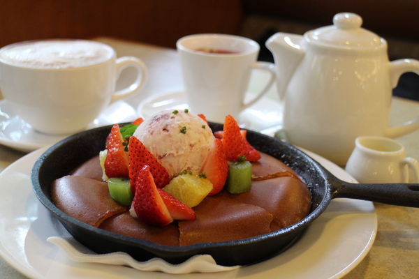 ROYAL HOST樂雅樂家庭餐廳(台北站前店)：「草莓季午茶饗宴」ROYAL HOST樂雅樂家庭餐廳(台北站前店)