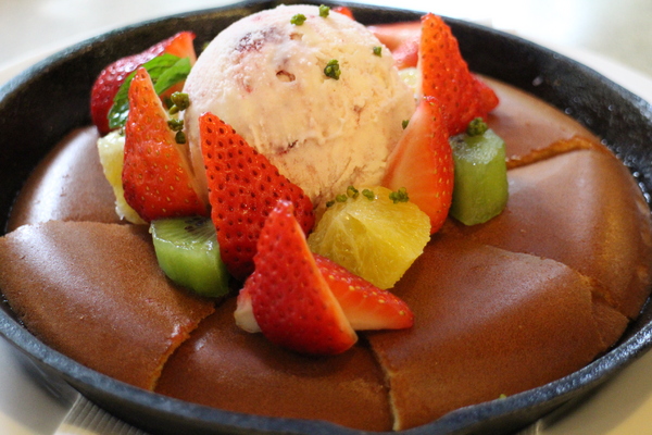 ROYAL HOST樂雅樂家庭餐廳(台北站前店)：「草莓季午茶饗宴」ROYAL HOST樂雅樂家庭餐廳(台北站前店)