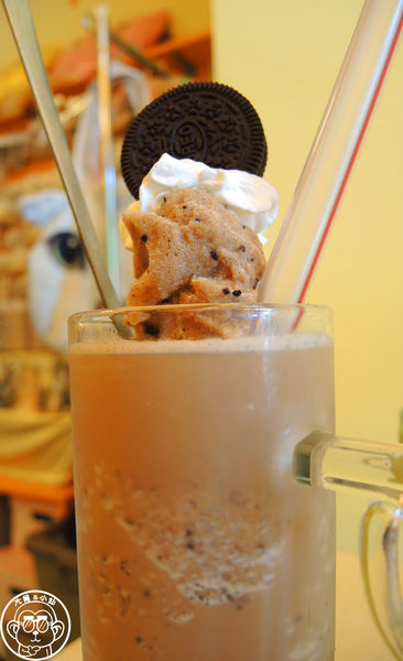 野喵中途咖啡:呷飽祙【新北三重・野喵中途咖啡】喵星人左擁右抱用餐