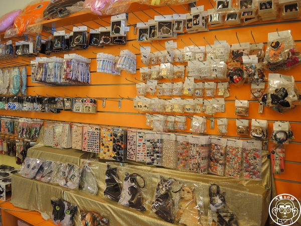 野喵中途咖啡:呷飽祙【新北三重・野喵中途咖啡】喵星人左擁右抱用餐