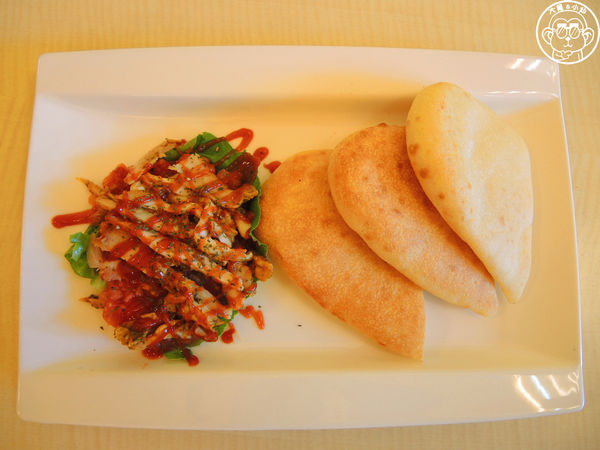 野喵中途咖啡:呷飽祙【新北三重・野喵中途咖啡】喵星人左擁右抱用餐