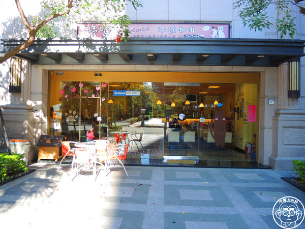 野喵中途咖啡:呷飽祙【新北三重・野喵中途咖啡】喵星人左擁右抱用餐