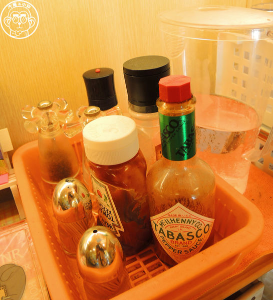 野喵中途咖啡:呷飽祙【新北三重・野喵中途咖啡】喵星人左擁右抱用餐