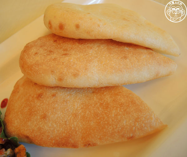 野喵中途咖啡:呷飽祙【新北三重・野喵中途咖啡】喵星人左擁右抱用餐