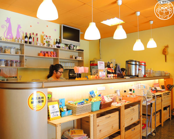 野喵中途咖啡:呷飽祙【新北三重・野喵中途咖啡】喵星人左擁右抱用餐