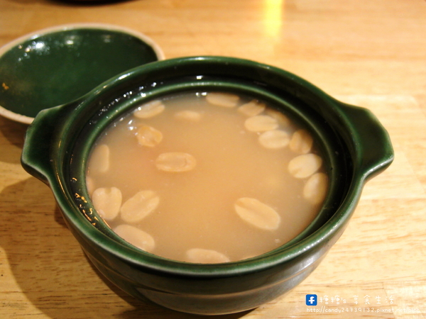 貓旅行咖啡輕食館：〖台中│美食〗貓旅行咖啡輕食館 ❤ 超萌立體貓咪拉花、貓掌湯圓登場!!店內還有可愛的喵星人坐陪呷崩唷~