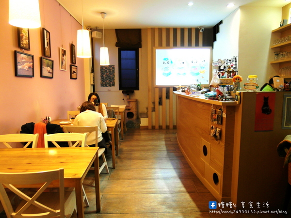 貓旅行咖啡輕食館：〖台中│美食〗貓旅行咖啡輕食館 ❤ 超萌立體貓咪拉花、貓掌湯圓登場!!店內還有可愛的喵星人坐陪呷崩唷~