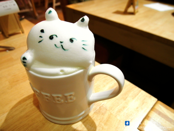 貓旅行咖啡輕食館：〖台中│美食〗貓旅行咖啡輕食館 ❤ 超萌立體貓咪拉花、貓掌湯圓登場!!店內還有可愛的喵星人坐陪呷崩唷~