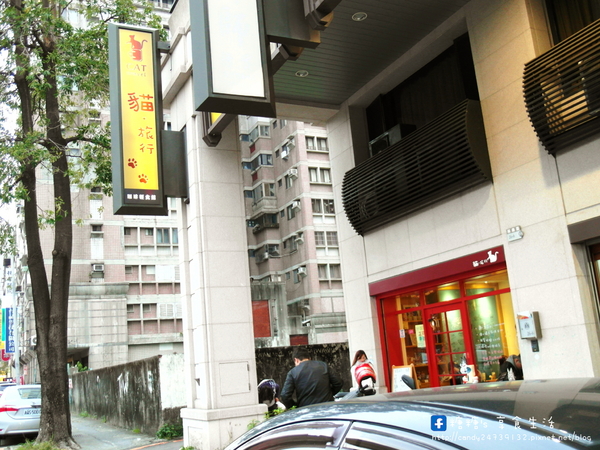 貓旅行咖啡輕食館：〖台中│美食〗貓旅行咖啡輕食館 ❤ 超萌立體貓咪拉花、貓掌湯圓登場!!店內還有可愛的喵星人坐陪呷崩唷~