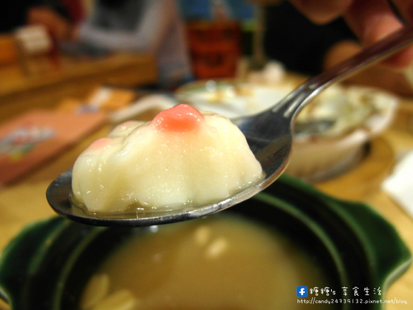 貓旅行咖啡輕食館：〖台中│美食〗貓旅行咖啡輕食館 ❤ 超萌立體貓咪拉花、貓掌湯圓登場!!店內還有可愛的喵星人坐陪呷崩唷~