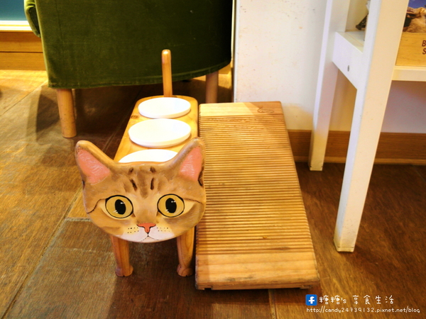 貓旅行咖啡輕食館：〖台中│美食〗貓旅行咖啡輕食館 ❤ 超萌立體貓咪拉花、貓掌湯圓登場!!店內還有可愛的喵星人坐陪呷崩唷~