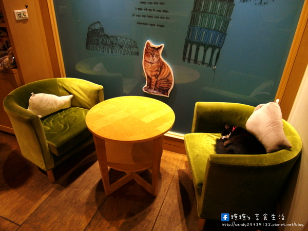 貓旅行咖啡輕食館：〖台中│美食〗貓旅行咖啡輕食館 ❤ 超萌立體貓咪拉花、貓掌湯圓登場!!店內還有可愛的喵星人坐陪呷崩唷~