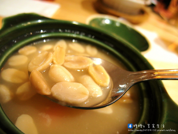 貓旅行咖啡輕食館：〖台中│美食〗貓旅行咖啡輕食館 ❤ 超萌立體貓咪拉花、貓掌湯圓登場!!店內還有可愛的喵星人坐陪呷崩唷~