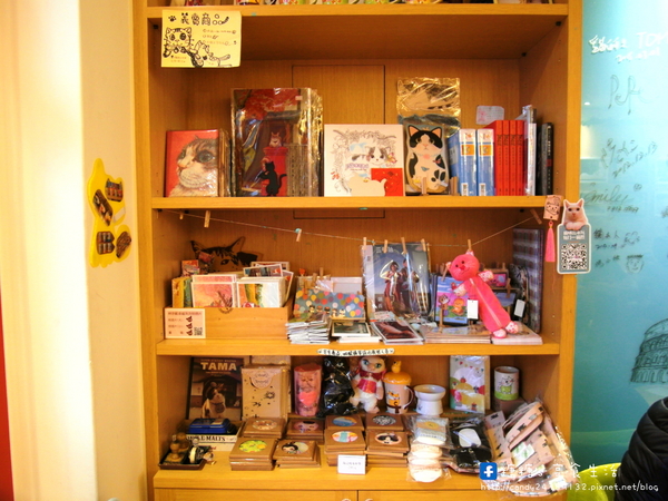 貓旅行咖啡輕食館：〖台中│美食〗貓旅行咖啡輕食館 ❤ 超萌立體貓咪拉花、貓掌湯圓登場!!店內還有可愛的喵星人坐陪呷崩唷~