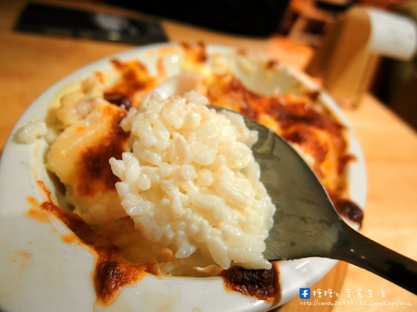 貓旅行咖啡輕食館：〖台中│美食〗貓旅行咖啡輕食館 ❤ 超萌立體貓咪拉花、貓掌湯圓登場!!店內還有可愛的喵星人坐陪呷崩唷~