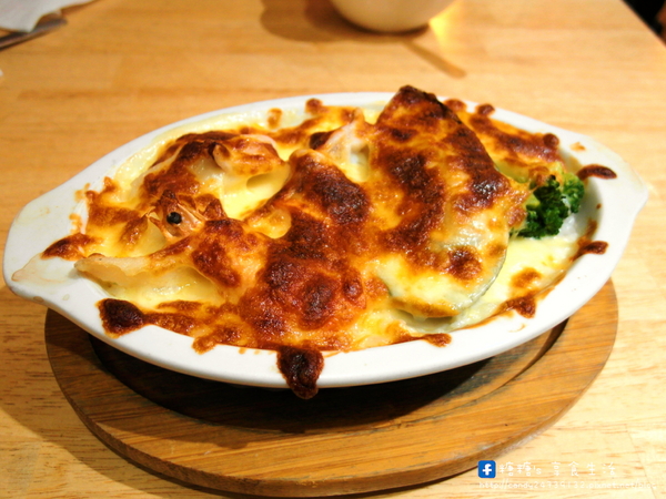 貓旅行咖啡輕食館：〖台中│美食〗貓旅行咖啡輕食館 ❤ 超萌立體貓咪拉花、貓掌湯圓登場!!店內還有可愛的喵星人坐陪呷崩唷~