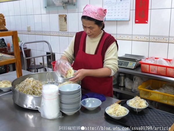 阿忠豆菜麵：【美食特搜。台南新營區】阿忠豆菜麵。扁平略薄的涼麵條 新營在地清新風味