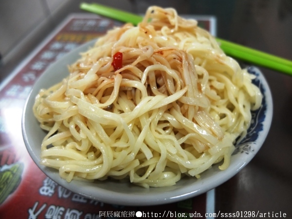 阿忠豆菜麵：【美食特搜。台南新營區】阿忠豆菜麵。扁平略薄的涼麵條 新營在地清新風味