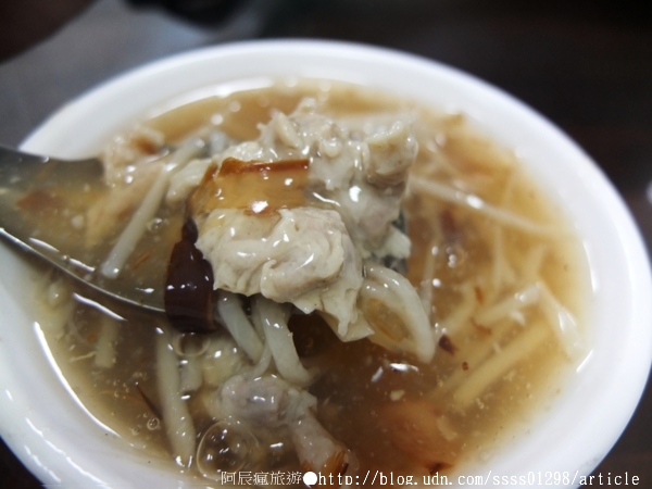 阿忠豆菜麵：【美食特搜。台南新營區】阿忠豆菜麵。扁平略薄的涼麵條 新營在地清新風味