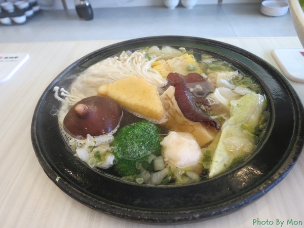 石二鍋(桃園店)：食ｉｎ桃園。想吃請早．請排隊【石二鍋–南平店】