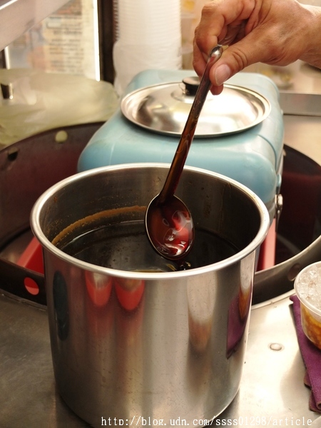 林媽媽綠豆蒜:【美食特搜。屏東車城鄉】林媽媽綠豆蒜。三十年老店!獨家特製麥芽焦糖 福安宮周邊必吃綠豆蒜