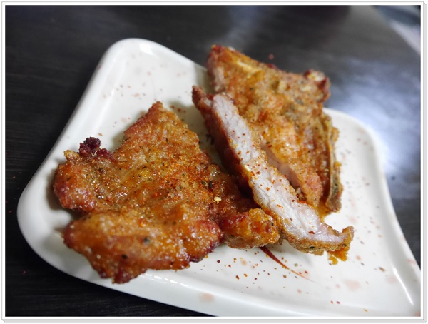 三味香包子店：【中正區】三味香傳統老麵份量十足手工包(衡陽路)，飄香一甲子 (菜肉大餛飩、雙醬麵、鮮肉包、限量花素包、豆沙包、激推香酥排骨)