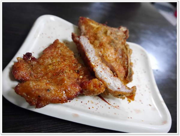 三味香包子店：【中正區】三味香傳統老麵份量十足手工包(衡陽路)，飄香一甲子 (菜肉大餛飩、雙醬麵、鮮肉包、限量花素包、豆沙包、激推香酥排骨)