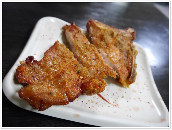 三味香包子店：【中正區】三味香傳統老麵份量十足手工包(衡陽路)，飄香一甲子 (菜肉大餛飩、雙醬麵、鮮肉包、限量花素包、豆沙包、激推香酥排骨)