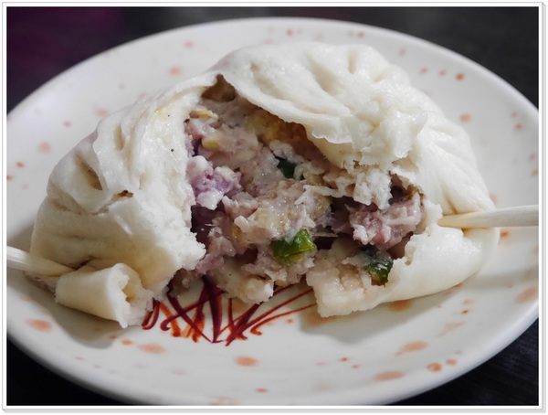 三味香包子店：【中正區】三味香傳統老麵份量十足手工包(衡陽路)，飄香一甲子 (菜肉大餛飩、雙醬麵、鮮肉包、限量花素包、豆沙包、激推香酥排骨)