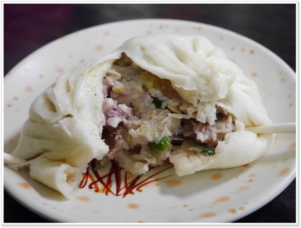 三味香包子店：【中正區】三味香傳統老麵份量十足手工包(衡陽路)，飄香一甲子 (菜肉大餛飩、雙醬麵、鮮肉包、限量花素包、豆沙包、激推香酥排骨)