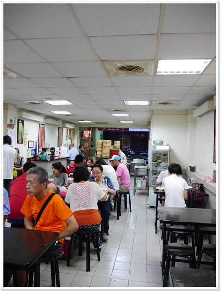 三味香包子店：【中正區】三味香傳統老麵份量十足手工包(衡陽路)，飄香一甲子 (菜肉大餛飩、雙醬麵、鮮肉包、限量花素包、豆沙包、激推香酥排骨)