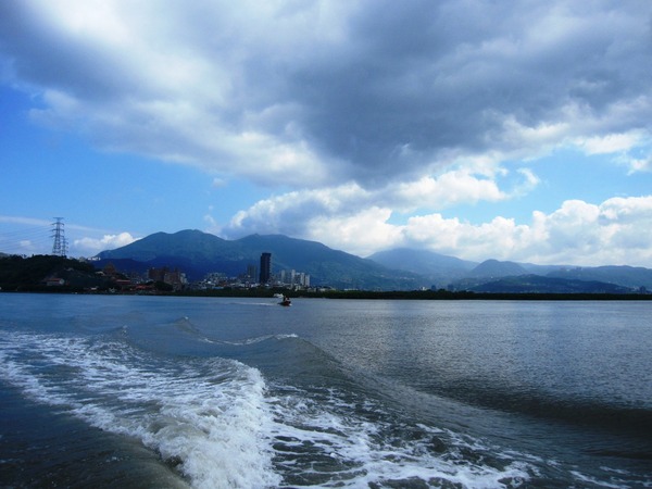 大稻埕碼頭：藍色公路微旅行 : 大稻埕碼頭-關渡碼頭   淡水河渡輪遊