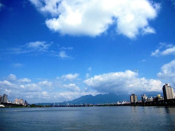 大稻埕碼頭：藍色公路微旅行 : 大稻埕碼頭-關渡碼頭   淡水河渡輪遊