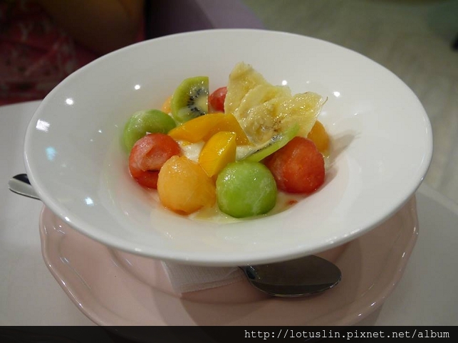 8761_562457947126052_1566567899_n