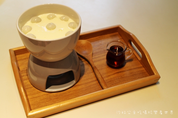 天糖時尚燉奶甜品:燕窩.女孩們的最愛『天糖時尚燉奶甜品』晴光商圈/中山北路